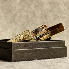 BẬT LỬA ZIPPO AMORR VỎ DÀY KHẮC ĂN MÒN 5 MẶT SƯ TỬ MẮT HOA MÀU VÀNG- VỎ ĐỒNG CÓ TEM ĐỎ