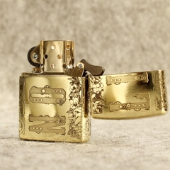 BẬT LỬA ZIPPO AMORR VỎ DÀY KHẮC ĂN MÒN 5 MẶT SƯ TỬ MẮT HOA MÀU VÀNG- VỎ ĐỒNG CÓ TEM ĐỎ