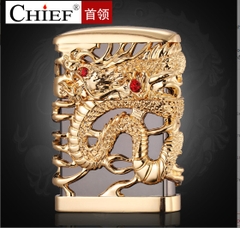 Bật lửa Chief đồng nguyên chất đính hình con Rồng bao quanh màu đen bóng