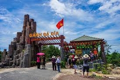 PHÚ YÊN _ HOA VÀNG TRÊN CỎ XANH