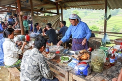 SAPA - CHỢ CÁN CÁU _ SAPA ( DAY TOUR )