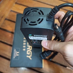 Sạc 14.6V 5A cho pin sắt photphat hệ 4S. Sạc 12.6V 5A cho pin lion hệ 3S (có quạt)