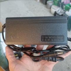 Sạc 43.8V 2A, 43.8V 3A, 43.8V 5A dùng cho pin sắt photphat hệ 12S 36V (có quạt)