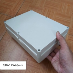 HỘP NHỰA 240x175x68mm lắp vừa 3 cell 46160 (CHỐNG NƯỚC IP65)