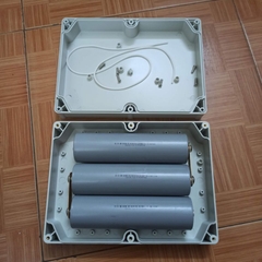 HỘP NHỰA 240x175x68mm lắp vừa 3 cell 46160 (CHỐNG NƯỚC IP65)