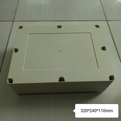 Hộp Nhựa 320x240x110mm nắp trong, lắp được 24 cell 33140 hoặc 8 cell 46160 (Chống Nước IP65)
