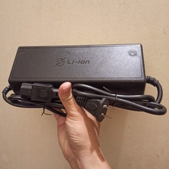 Sạc 12.6V 20A cho pin lion 3S. Sạc 14.6V 20A cho pin sắt Lifepo4 4S