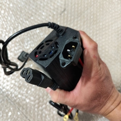 Sạc 14.6V 10A cho pin sắt photphat hệ 4S. Sạc 12.6V 10A cho pin lion hệ 3S