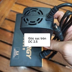 Sạc 14.6V 5A cho pin sắt photphat hệ 4S. Sạc 12.6V 5A cho pin lion hệ 3S (có quạt)
