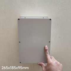 Hộp nhựa 265x185x95mm chống nước có tai, lắp được 12 cell 33140, hoặc 24 cell 32650