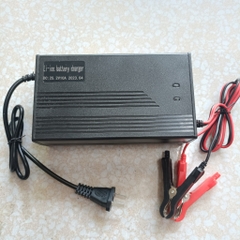 Sạc chân kẹp cá sấu 25.2V 10A sạc cho hệ 6S pin Li-ion