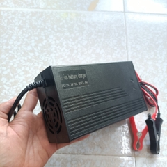 Sạc chân kẹp cá sấu 25.2V 10A sạc cho hệ 6S pin Li-ion
