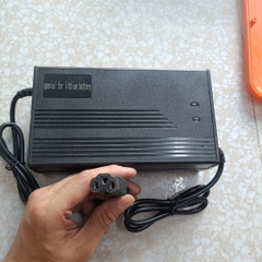 Sạc chân vuông nồi cơm 25.2V 10A sạc cho hệ 6S pin Li-ion ( kèm jack)