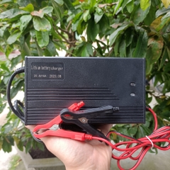 Sạc chân kẹp cá sấu 25.2V 10A sạc cho hệ 6S pin Li-ion