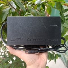 Sạc pin Li-ion hệ 13S - 54.6V 5A ( kèm jack )