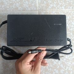 Sạc pin Li-ion hệ 13S - 54.6V 5A ( kèm jack )