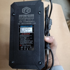 Sạc 10A  chân vuông dùng cho hệ 13s pin Lion - 16s pin sắt - 20s pin sắt