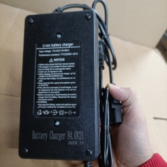 Sạc pin Li-on cho hệ 20S - 84V - 2A 3A