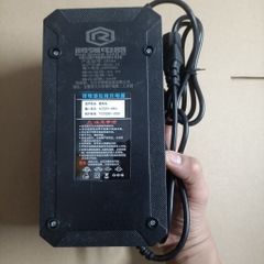Sạc 10A  chân vuông dùng cho hệ 13s pin Lion - 16s pin sắt - 20s pin sắt