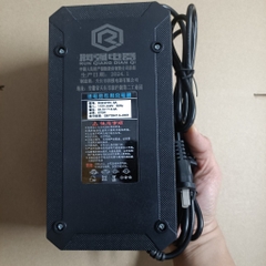 Sạc 10A  chân vuông dùng cho hệ 13s pin Lion - 16s pin sắt - 20s pin sắt