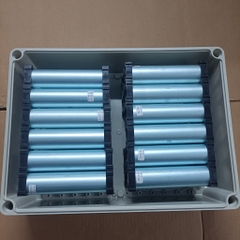 HỘP NHỰA 380x280x130mm lắp vừa 36 cell 33140 hoặc 12 cell 46160 (CHỐNG NƯỚC IP65)