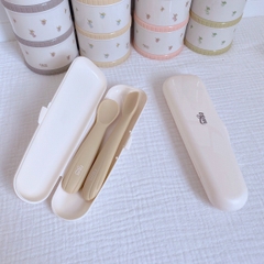 SET 2 THÌA SILICON KHỞI ĐẦU KÈM HỘP ĐỰNG