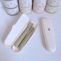 SET 2 THÌA SILICON KHỞI ĐẦU KÈM HỘP ĐỰNG