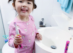 BÀN CHẢI ĐIỆN SÓNG ÂM DÙNG PIN CÓ NẮP ĐẬY GO-KIDZ - BRUSH-BABY
