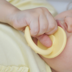 GẶM NƯỚU TAY CẦM BẰNG SILICONE - MINIKOIOI