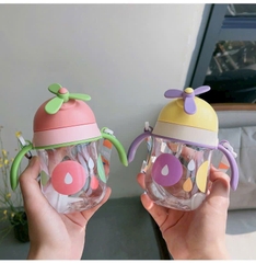 Bình nước chong chóng, bình nước cho bé có kèm dây đeo tiện lợi (300ml)