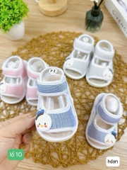 Dép tập đi đế kếp loại đẹp/ Sandal tập đi cho bé gái đế mềm chống trơn có kèn hoạt tiết