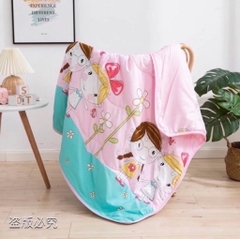 Chăn mền cho bé đi học 1mx1m3, 2 mặt hình có trần bông mỏng