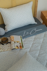 Bộ chăn gối Modal Micro màu trắng hoa nhí phối xanh đá đậm chần bông 2mx2m2