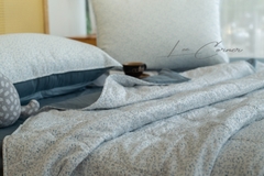 Bộ chăn gối Modal Micro màu trắng hoa nhí phối xanh đá đậm chần bông 2mx2m2