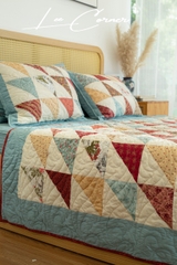 Bộ chăn ghép vải tam giác, chần máy màu đỏ xanh kích thước 2x2,2m