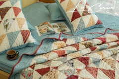 Bộ chăn ghép vải tam giác, chần máy màu đỏ xanh kích thước 2x2,2m