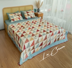 Bộ chăn ghép vải tam giác, chần máy màu đỏ xanh kích thước 2x2,2m