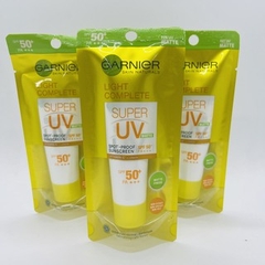 Kem Chống Nắng Garnier Kiềm Dầu Sáng Da SPF50+ PA+++ - Tuýp 15ml