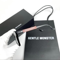 Kính Gentle Monster South Side 01 chữ V Màu Trắng