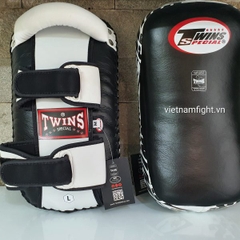 ĐÍCH ĐÁ TWINS KICK PADS KPL10 – black and white ( Đen trắng )