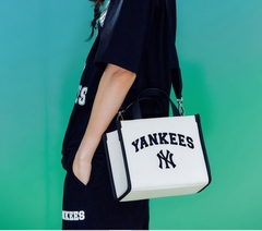 Túi MLB Varsity Basic Canvas Mini Tote NY 3AORS083N-50CRD