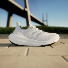 Ultraboost Light Cloud White GY9352