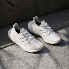 Ultraboost Light Cloud White GY9352