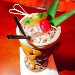 Tăm tre xiên trái cây trái tim màu đỏ 100 chiếc, 12cm