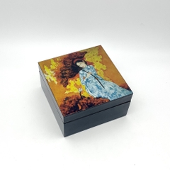 SƠN MÀI MỸ NGHỆ - HỘP THIẾU NỮ BÊN HOA SEN