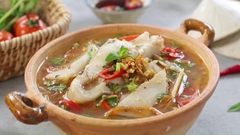 2 Cách nấu lẩu măng chua cá Lăng và cá Diêu Hồng