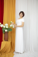 Áo dài dáng váy màu trắng vải Chifon