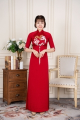 Áo dài màu đỏ thêu tay đính kết cổ truyền thống vải Queen