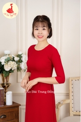 Áo dài màu đỏ đô cổ tròn vải lụa Hồng Ngọc