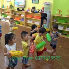 Trống cơm nhựa múa biểu diễn, trống cơm múa cho bé